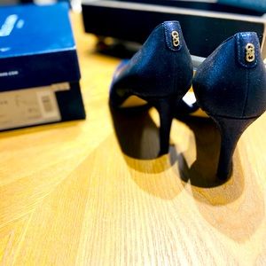 Beautiful navy Cole Haan pump